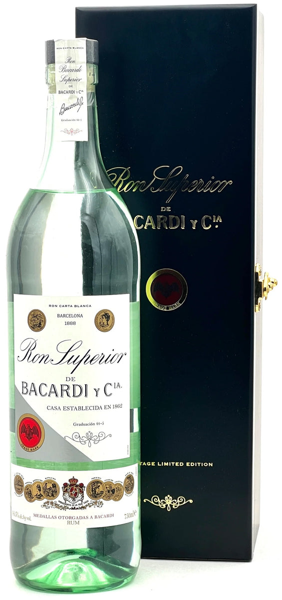 Bacardi Superior Rum 限定版ギフトボックス入り 700ml Bacardi Superior Rum 限定版ギフトボックス入り 700ml バカルディ