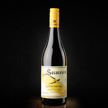 Load image into Gallery viewer, Secateurs wine bottle with a yellow label on a black background