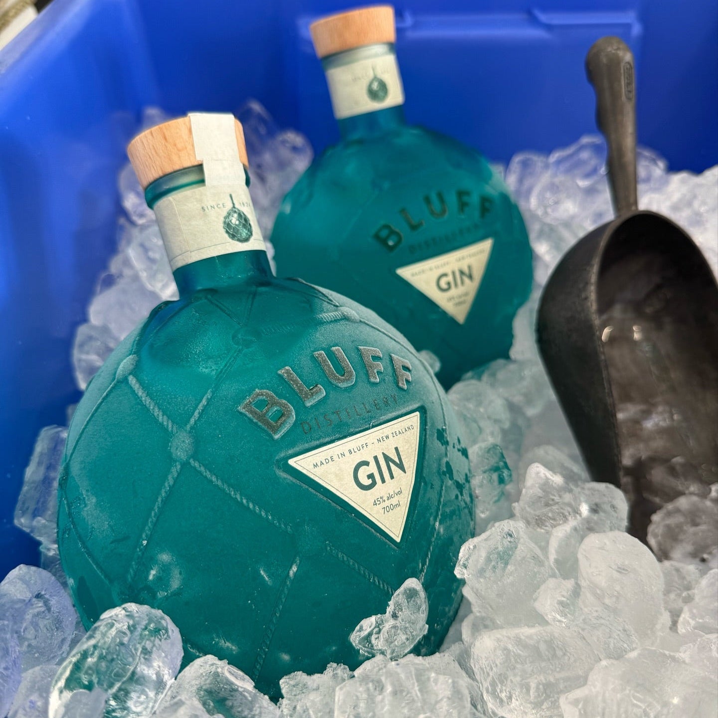 Load image into Gallery viewer, Bluff London Dry Gin