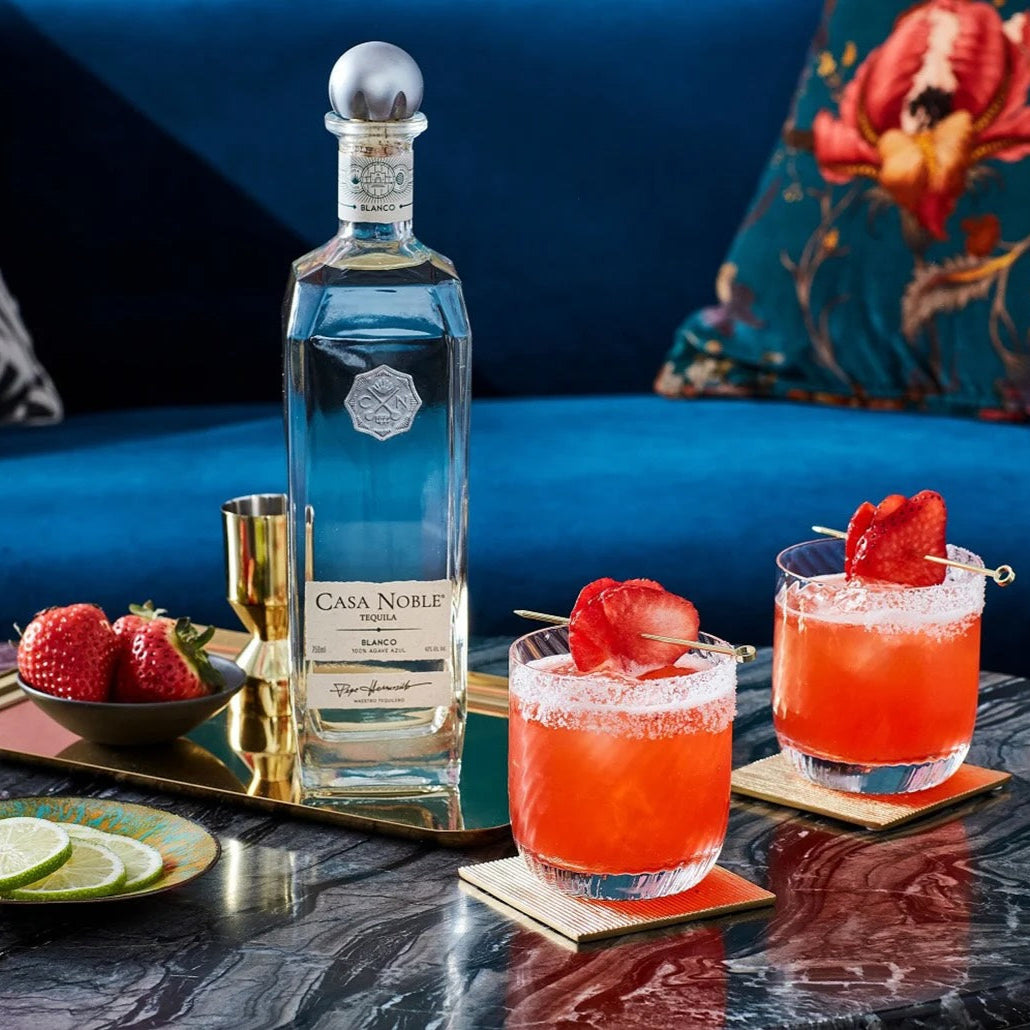 Load image into Gallery viewer, Casa Noble Blanco Tequila Gift Box
