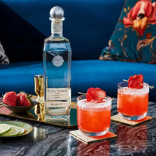 Load image into Gallery viewer, Casa Noble Blanco Tequila Gift Box