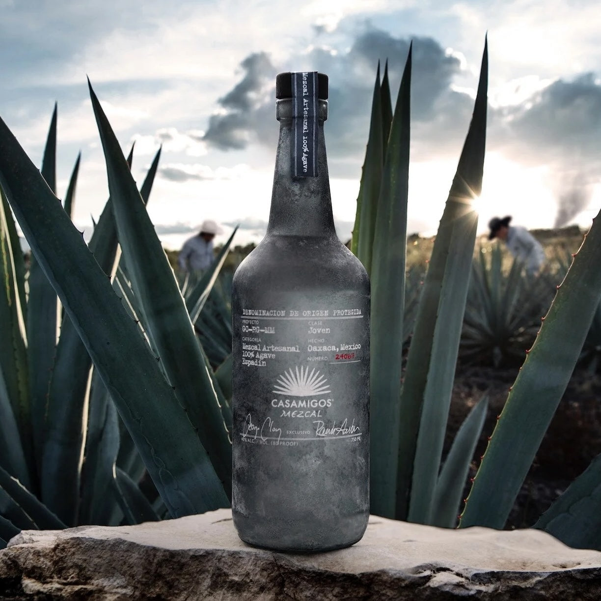 Load image into Gallery viewer, Casamigos Joven Mezcal