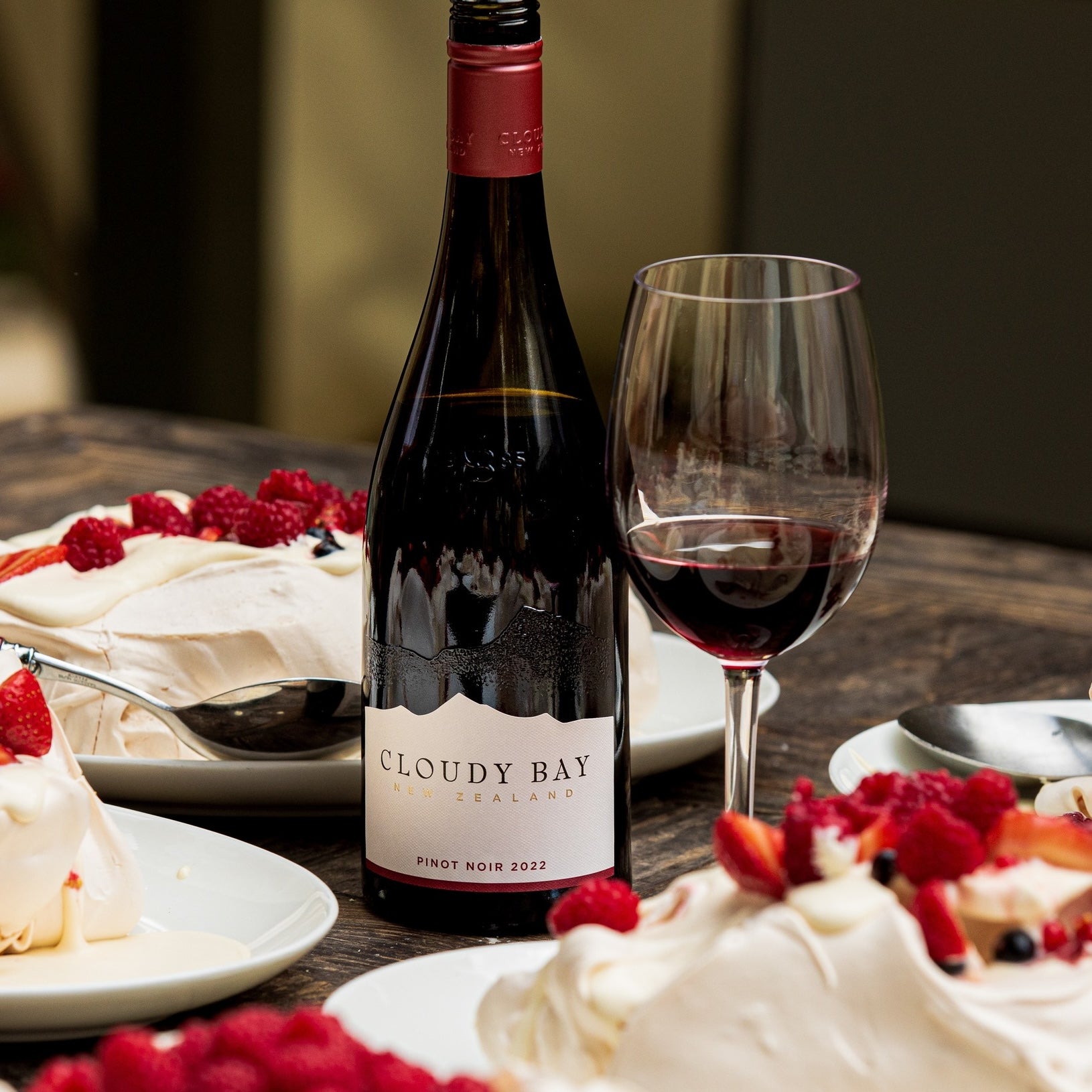 Load image into Gallery viewer, Cloudy Bay Pinot Noir