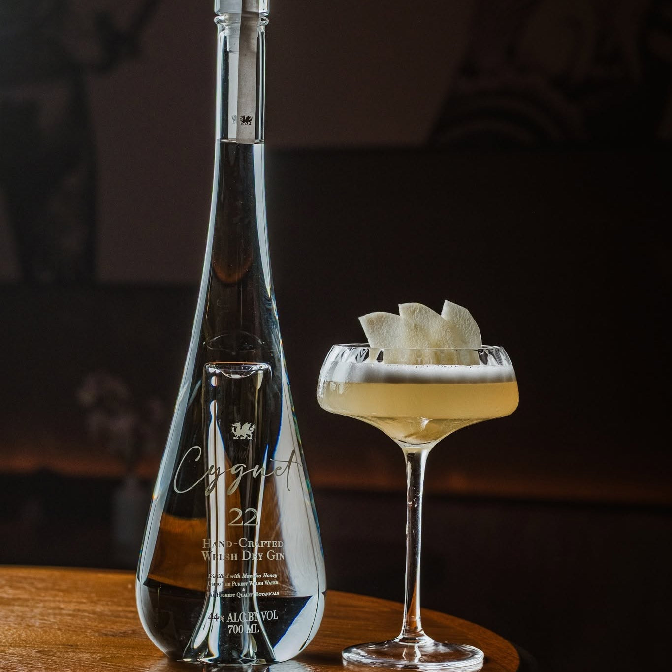 Load image into Gallery viewer, Cygnet 22 Welsh Dry Gin