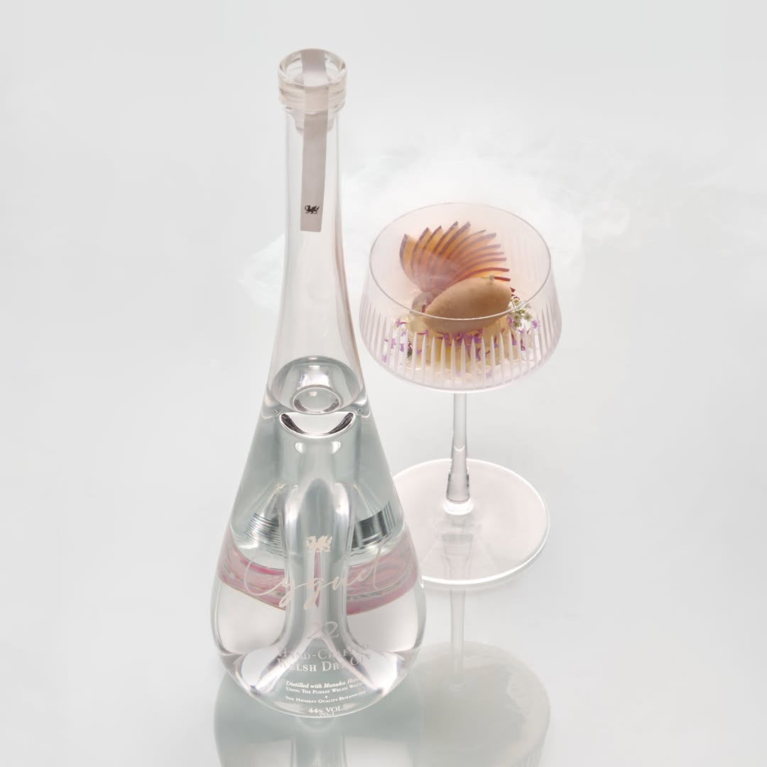 Load image into Gallery viewer, Cygnet 22 Welsh Dry Gin