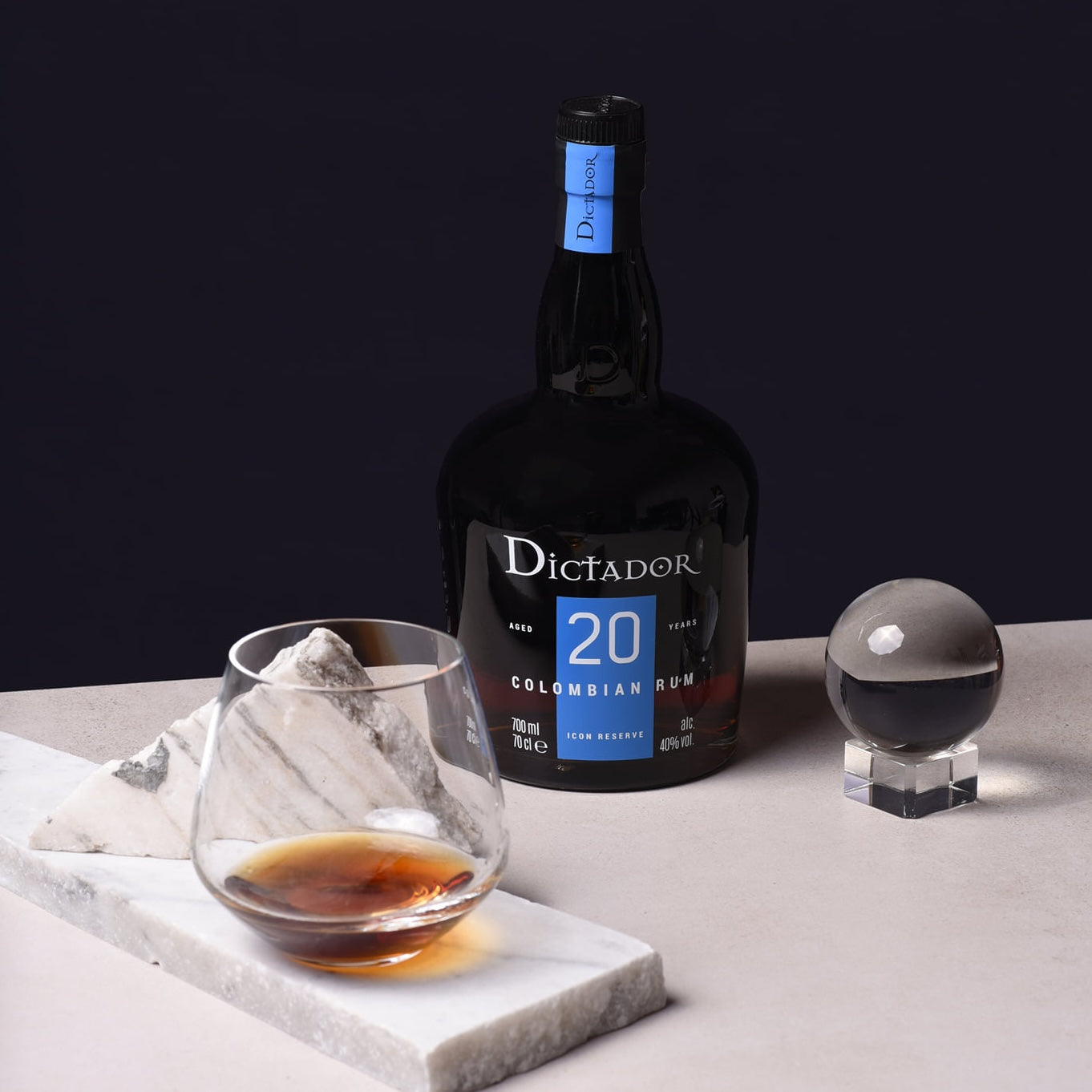 Load image into Gallery viewer, Dictador 20 Year Old Rum