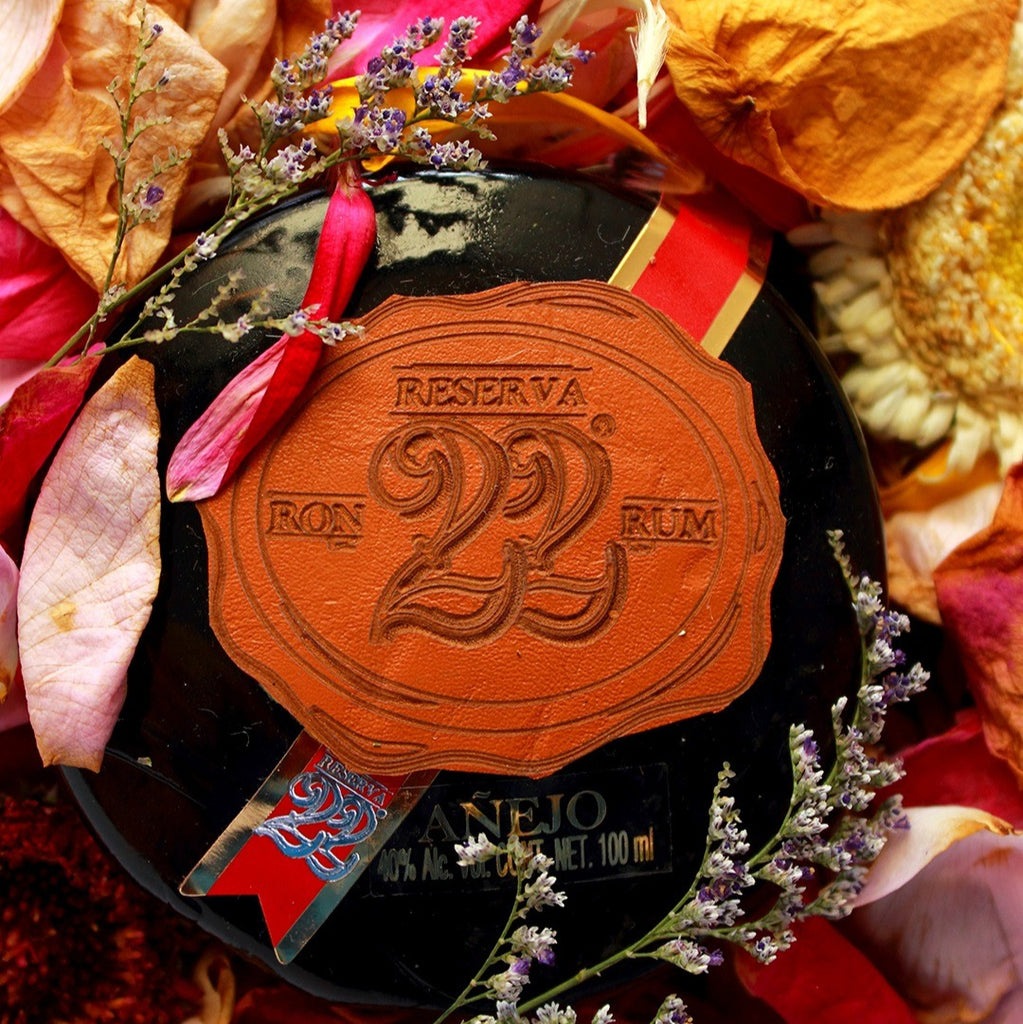 Rum bottle label with 'Reserva 22' on a decorative background of flowers and leaves.