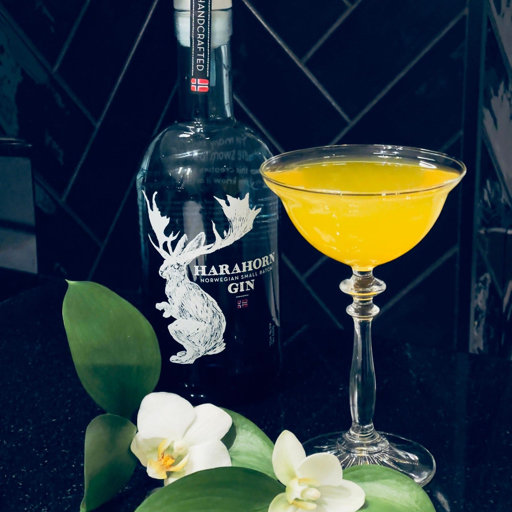 Load image into Gallery viewer, Harahorn Norwegian Dry Gin 1000ml bottle with a cocktail and flowers on a dark surface