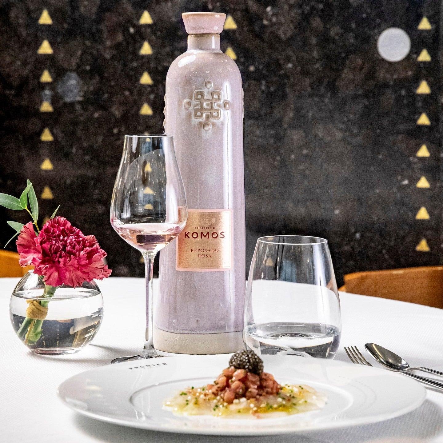 Load image into Gallery viewer, Komos Reposado Rosa Tequila