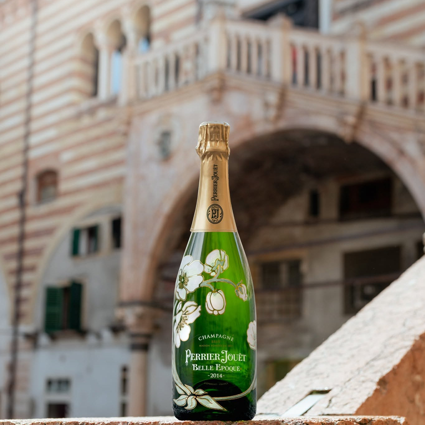 Load image into Gallery viewer, Perrier-Jouët Belle Epoque Champagne Cocoon Gift Box