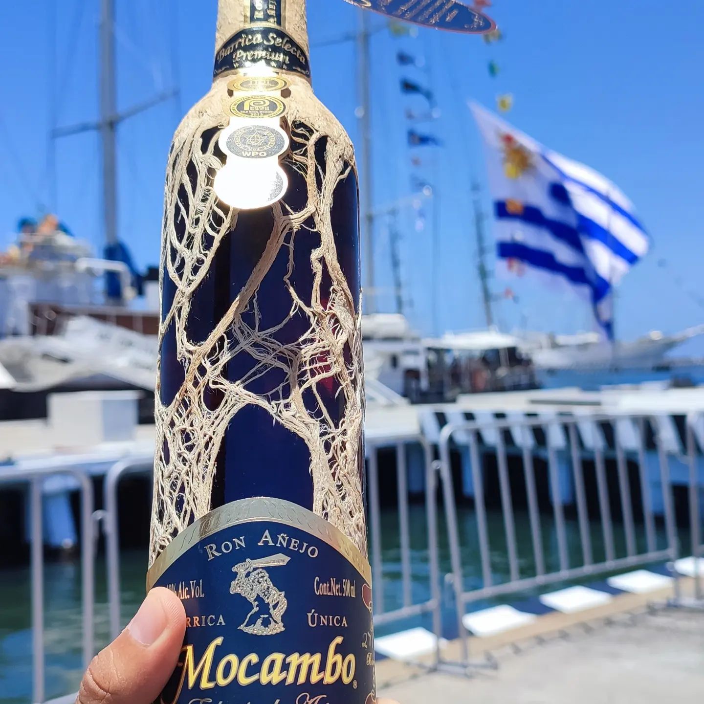 Load image into Gallery viewer, Ron Mocambo 20YO Rum Art Edition