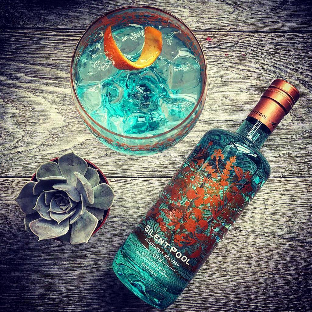 Load image into Gallery viewer, Silent Pool Dry Gin