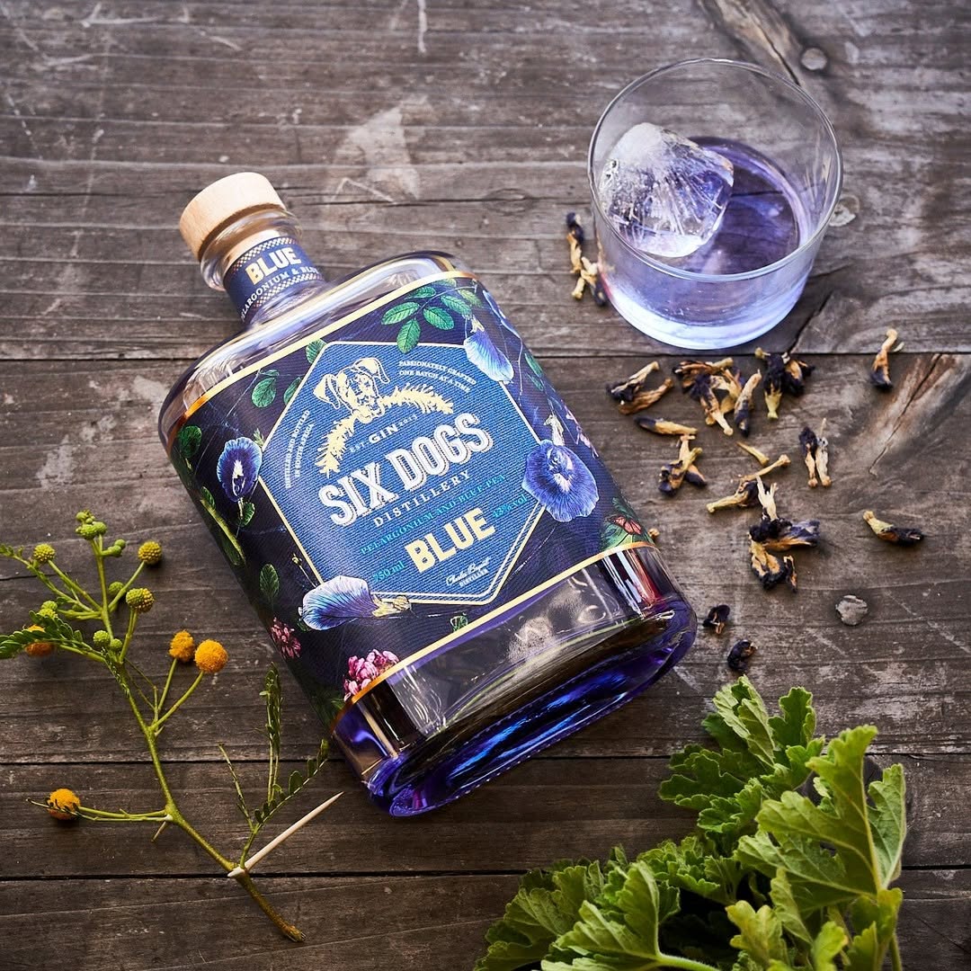 Load image into Gallery viewer, Six Dogs Blue Classic Dry Gin