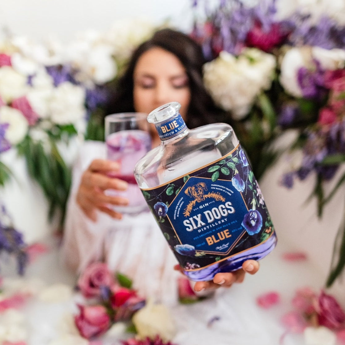 Load image into Gallery viewer, Six Dogs Blue Classic Dry Gin