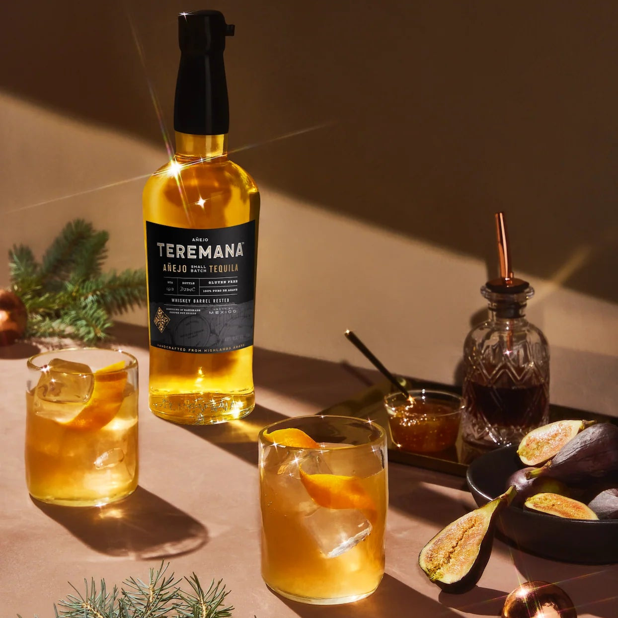 Load image into Gallery viewer, Teremana anejo tequila bottle with cocktails and garnishes on a table