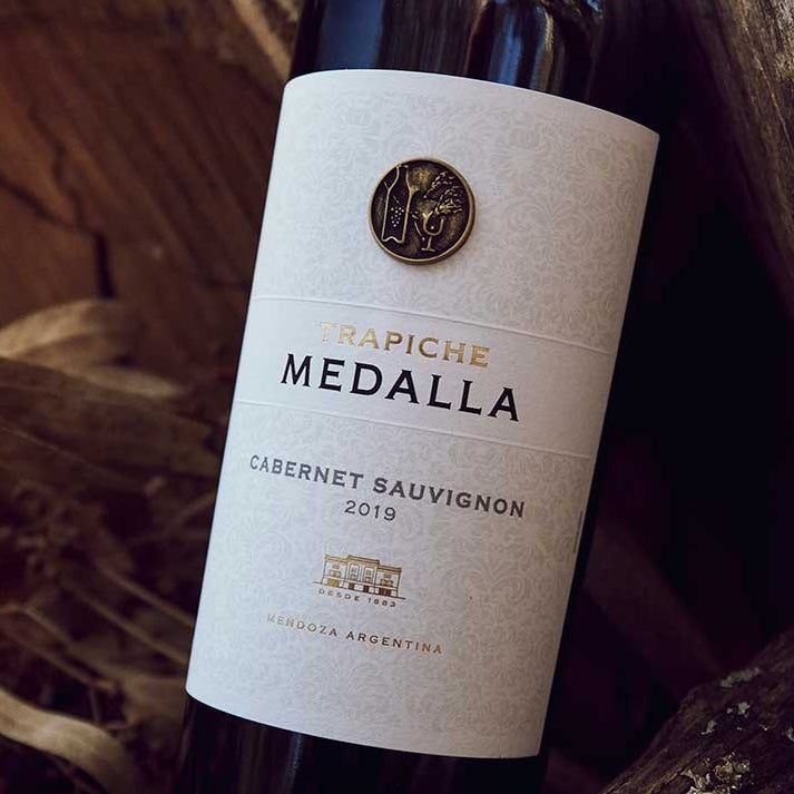 Load image into Gallery viewer, Close up image of of the label of a bottle of Trapiche Medalla Malbec wine 